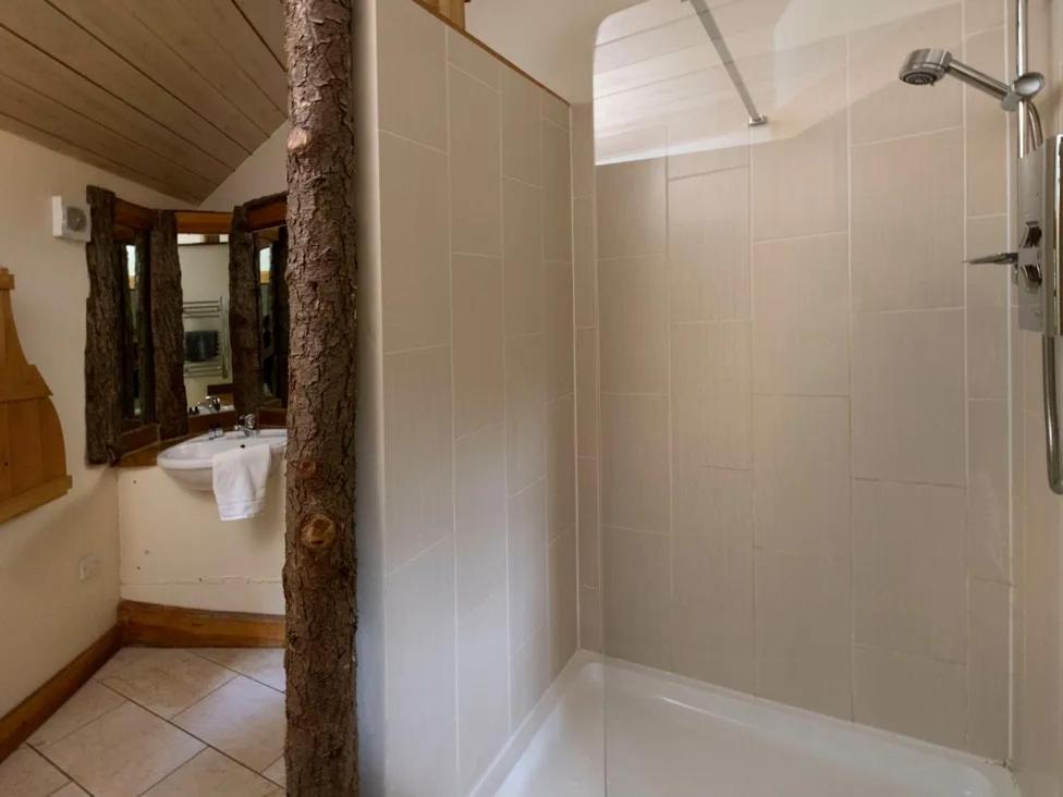 Keldy Forest Cabins - Forest Holidays بيكرينغ المظهر الخارجي الصورة